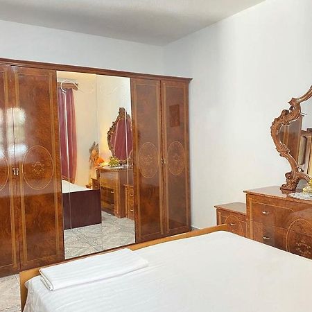 Roeli'S Guest House Pogradec Esterno foto